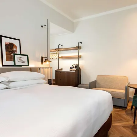 Doubletree By Hilton Monti Hotel Rome