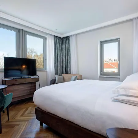Doubletree By Hilton Monti Rome