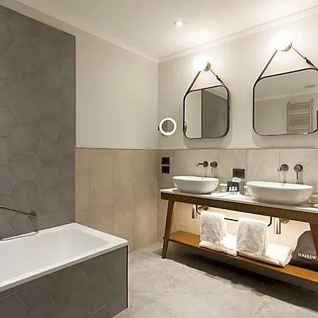 ホテル Doubletree By Hilton Monti 4*