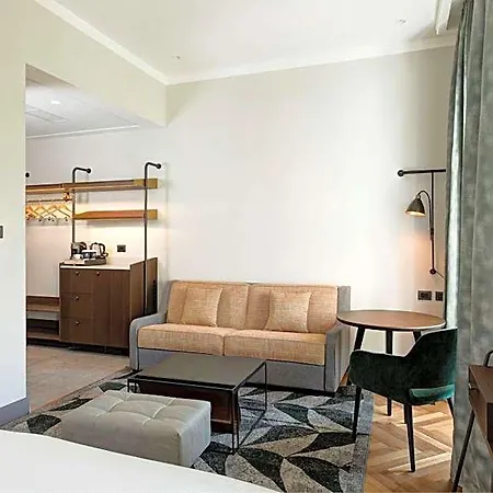 ホテル Doubletree By Hilton Monti 4*